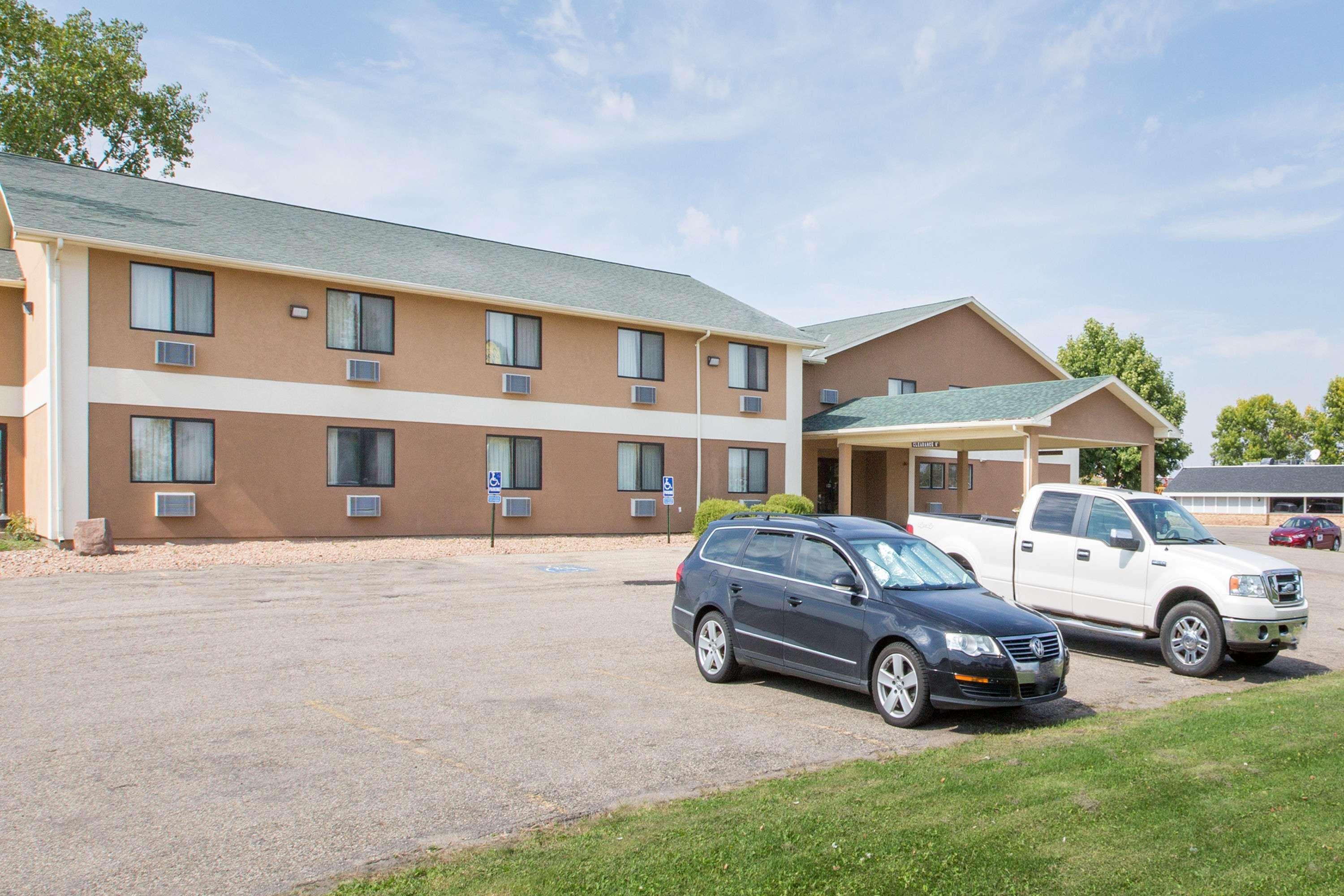 Hotel Super 8 By Wyndham Blue Earth Exterior foto